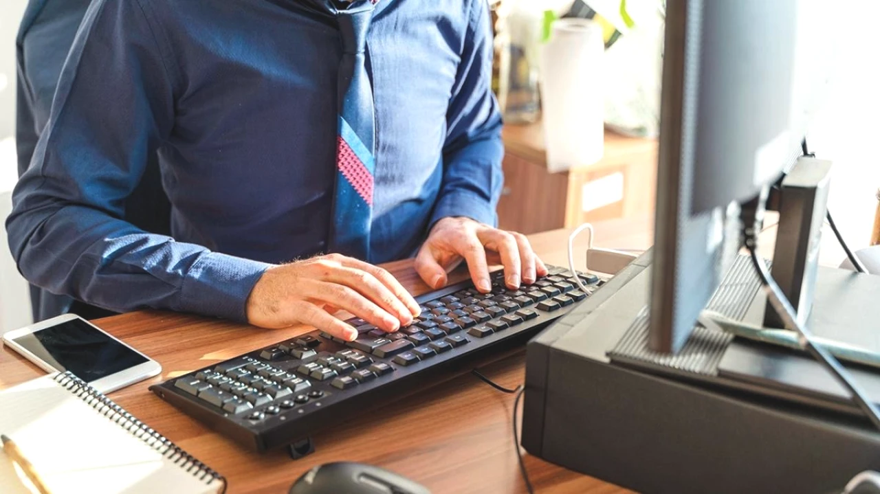 Patron Kurumsal E-postanızı Okuyabilir mi? KVKK'dan Çalışanlara Kalkan